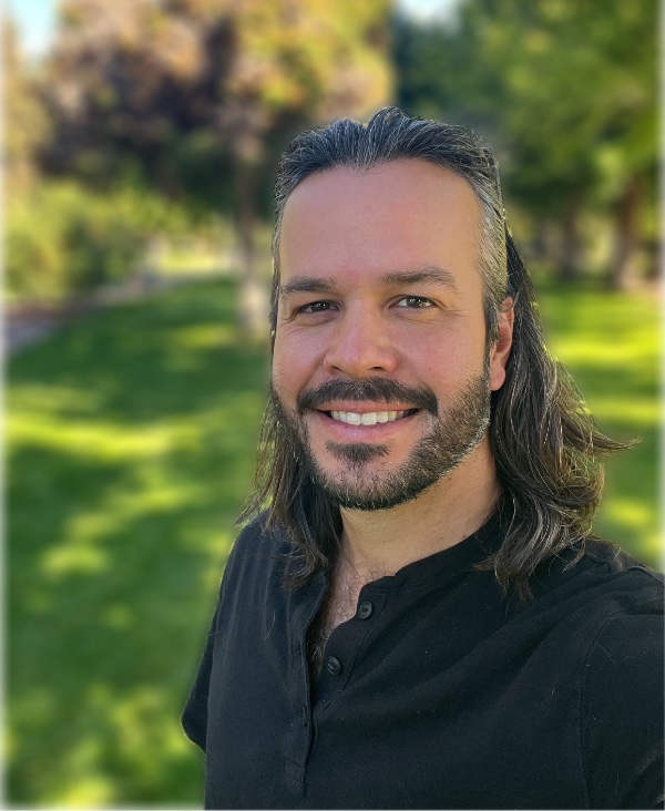 Samuel, the founder of Send Job Photos, in a park
